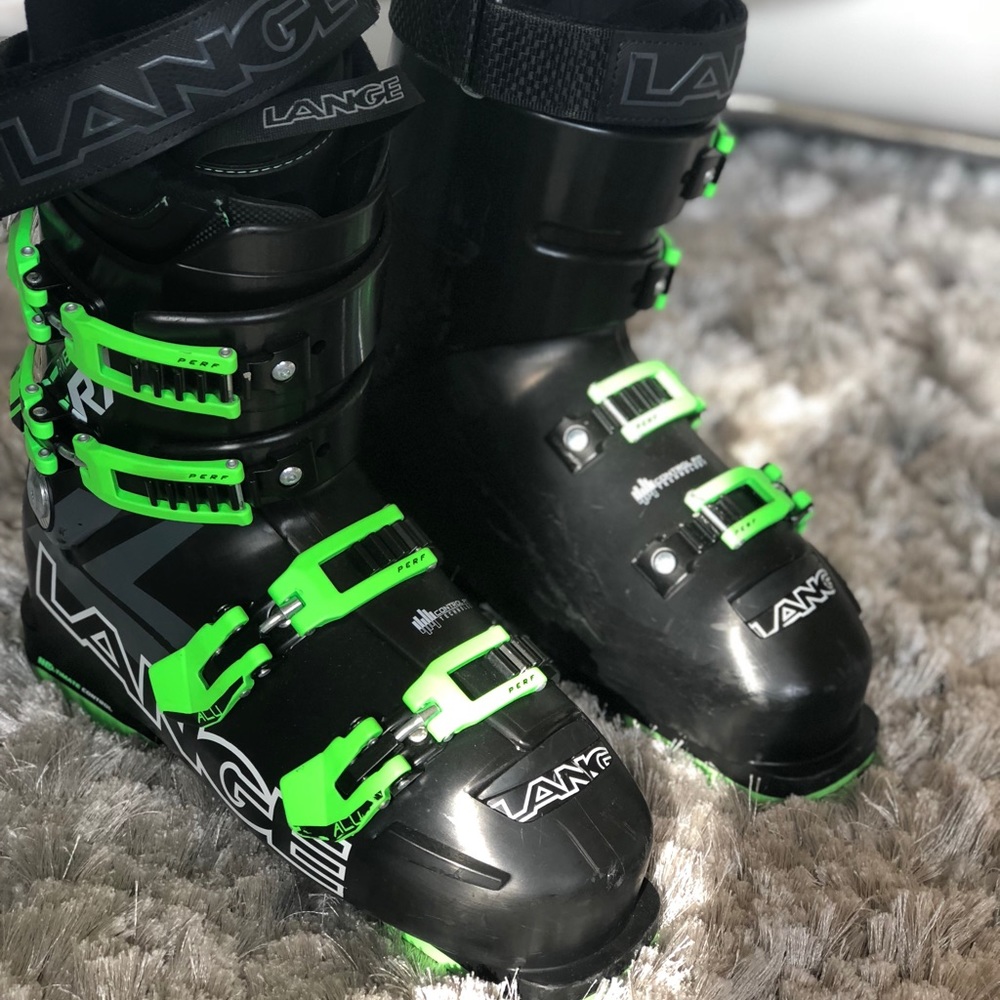 Lange Ski Boots